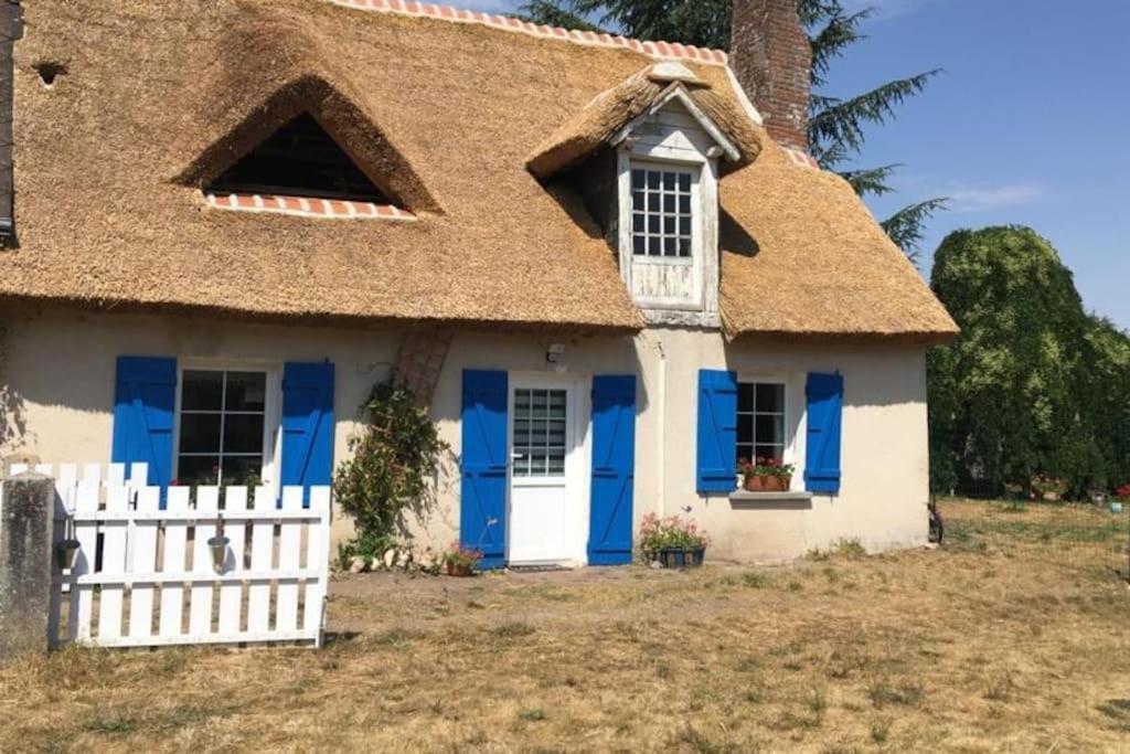 Chaumiere Avec Sa Toiture Recouverte De Chaume !!! Donnemain-Saint-Mames المظهر الخارجي الصورة